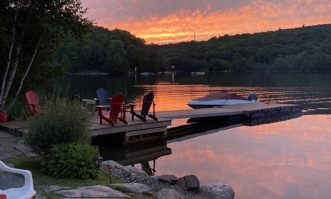 Eagle Lake Cabaña | Time to relax! Waterfront, 10 mins to Haliburton.