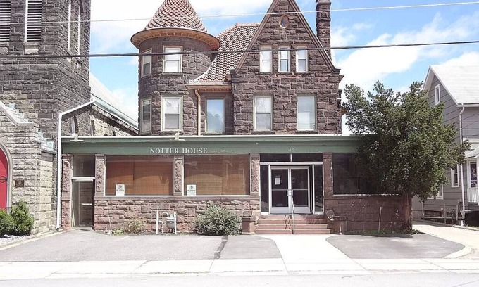 DuBois Apartamento | Timeless Elegance: 1 BR Haven in Historic Home