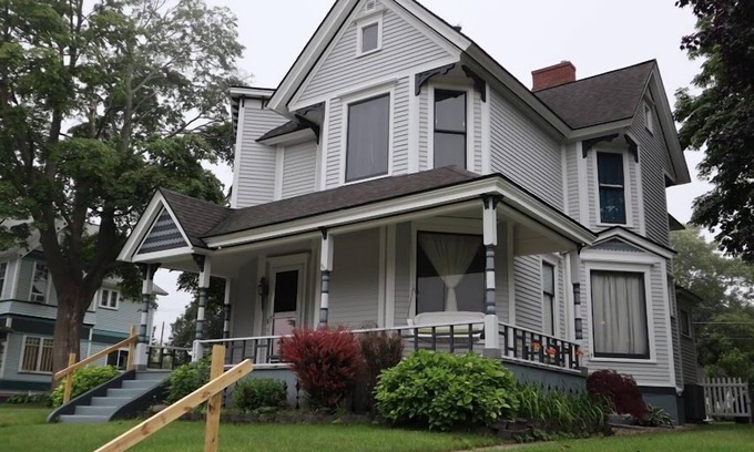 Ludington Casa | Timeless Memories - Victorian home located in the heart of Ludington