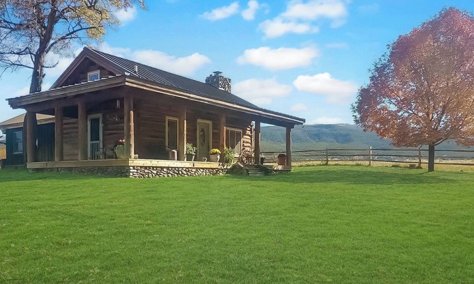 Mesa Cabina | Timeless Mesa Hideaway