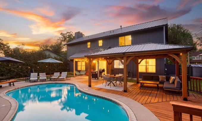Round Rock Casa | Timeless-Texas-Inn Heated Pool Oasis LUX Vibe