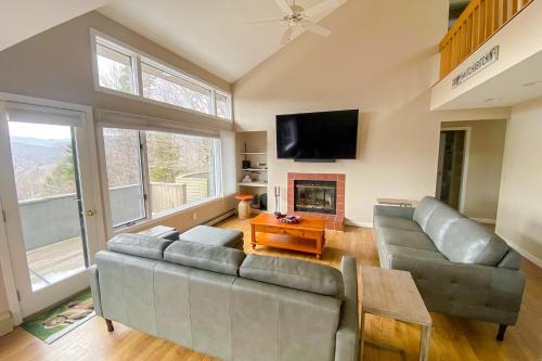 Jackson Casa | Tin Mountain Treetops Time