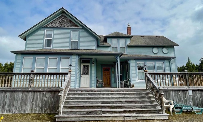 Long Beach Casa | Tinker House and Tinker House Cottage