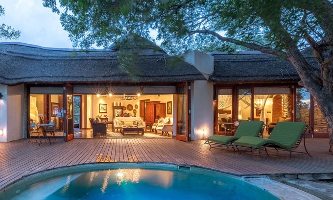 Thorny Bush Game Reserve Cabina | Tintswalo Safari