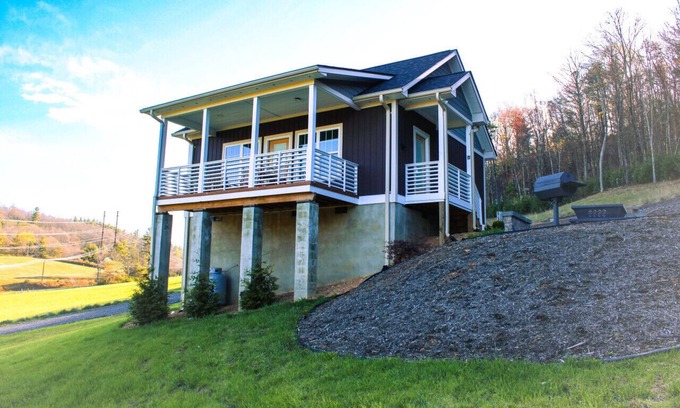 West Jefferson Casa | Tiny 2br Cabin w/ View | Grill | Fire Pit #3