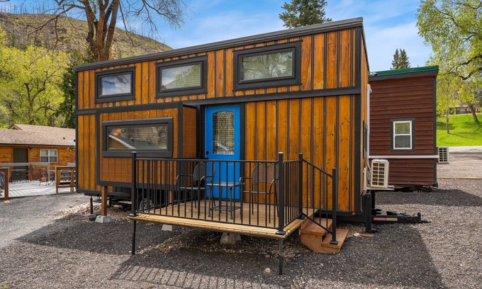 Poudre Park Cabina | Tiny 5- Profile Rock