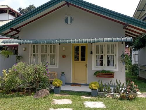 Homagama Casa | Tiny Art House with Garden