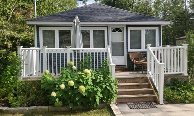 Tiny Cabaña | Tiny Beaches/Wasaga/Georgian Bay Cottage for Rent