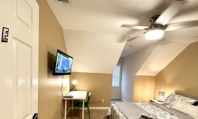 Sugar Hill Casa | Tiny Bedroom close to Sugar Hill