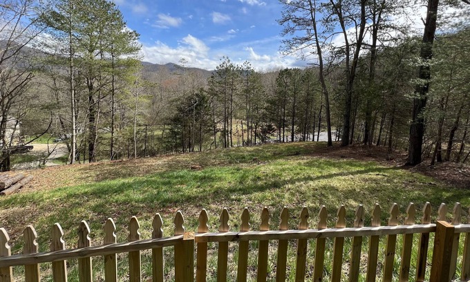 Franklin Cabina | Tiny cabin big mountain view,fast wifi,easy access