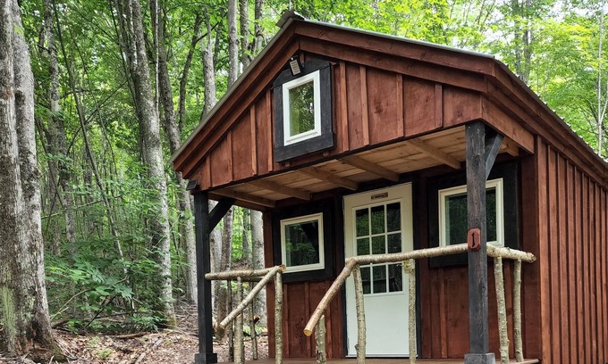 Errol Cabina | Tiny Cabin directly on atv trail in Errol, NH