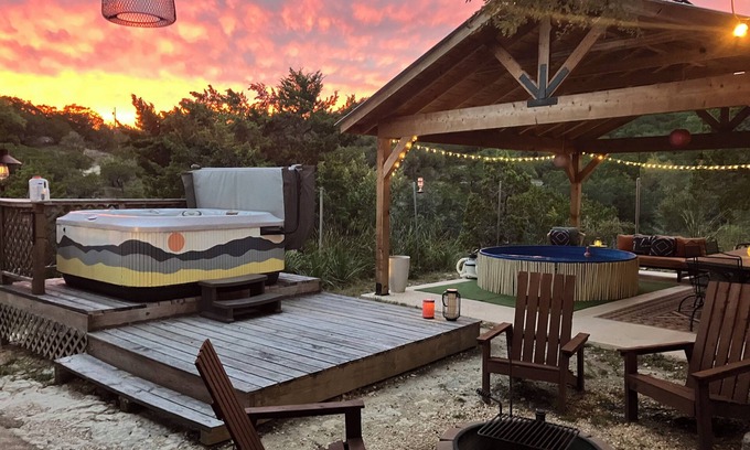 Lakehills Cabina | Tiny cabin/guest house with hot tub and pool surrounded by nature