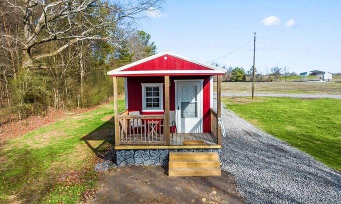 Albertville Apartamento | Tiny cabin on 10 acres with pond