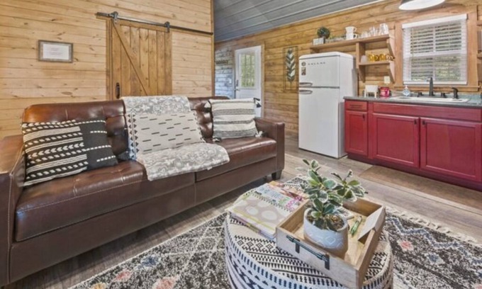 Ringold Cabina | Tiny Cabin! private back deck, outdoor fire pit, less than a mile to lake