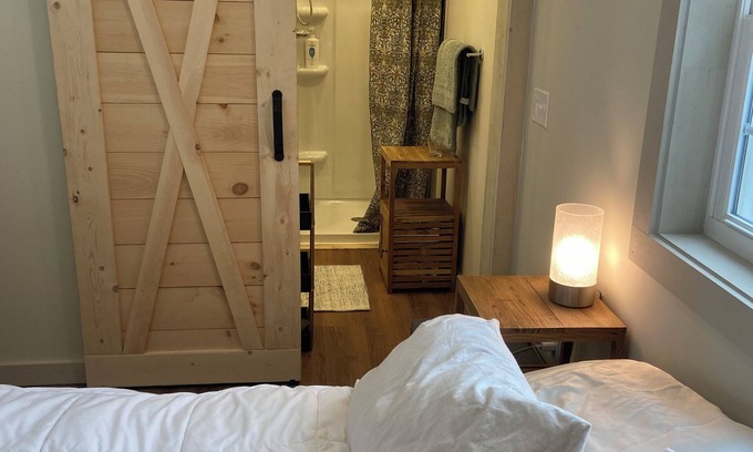 South End Cabina | Tiny detached bunky in heart of south end arts district