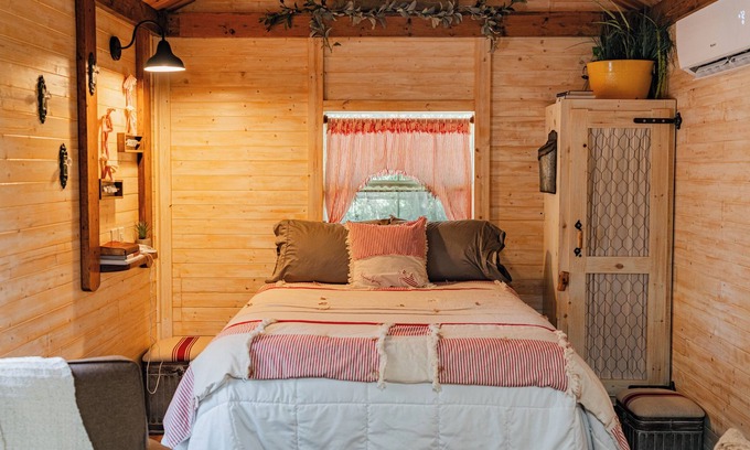 Granbury Cabina | Tiny Farmhouse on 4 Acres near Downtown Granbury