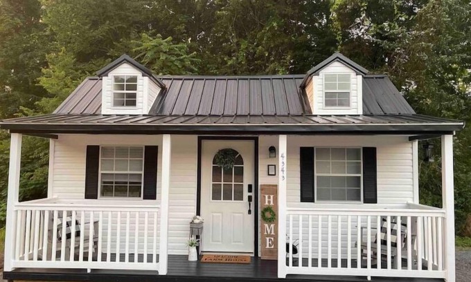 Murfreesboro Casa | Tiny Farmhouse