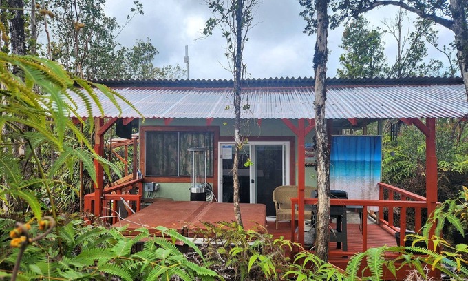 Fern Forest Cabina | tiny home 6 w/ private hot tub surrounded by nature near Volcano National Park