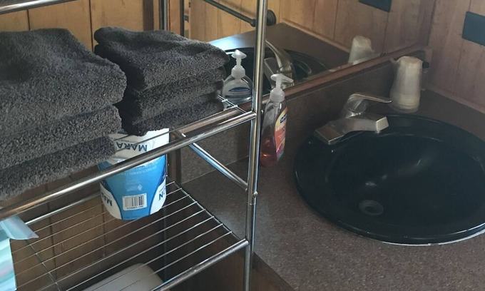 Heise Cabina | Tiny Home @ 7N Ranch Resort, sleeps 4, central location.