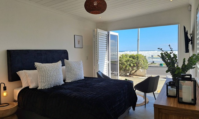 Melkbosstrand Cabaña | Tiny Home - Beach Front! Digital Nomad friendly!