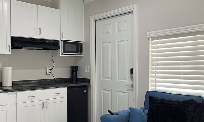 Los Lunas Cabina | Tiny Home by The River