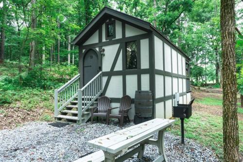 Sevierville Casa | Tiny Home Cottage Near the Smokies #10 Helena