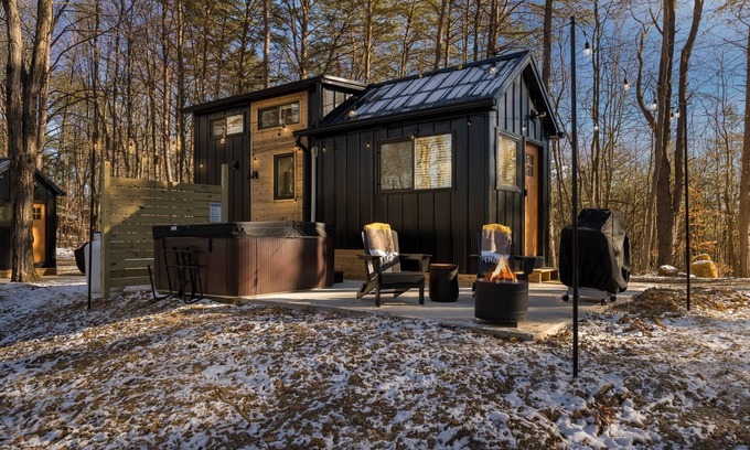 Laurelville Casa | Tiny Home fire pit + hot tub + community game room