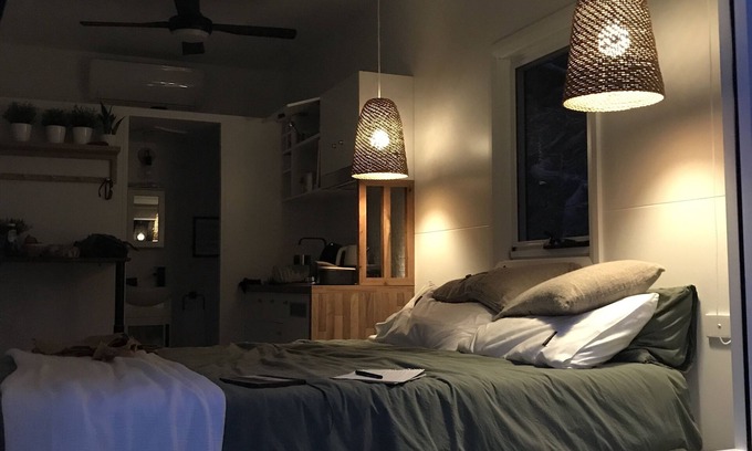 Wheeny Creek Cabina | Tiny home for two, spa bath, fire pit, relax and escape in the Colo River valley