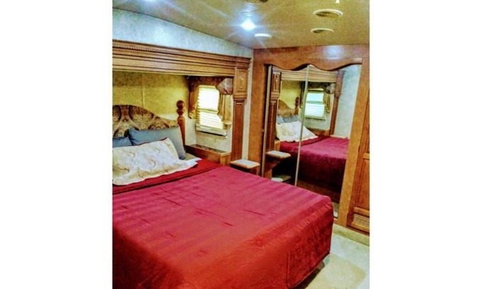Kingsbury Casa | Tiny Home/ Glamping Farm Stay.