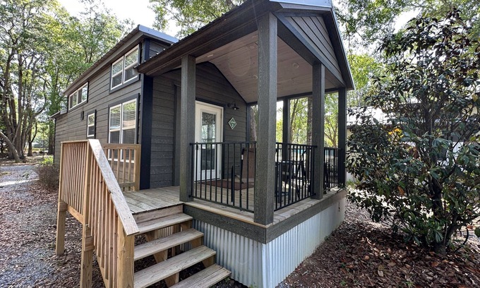 Harold Cabaña | Tiny Home in Luxury Resort - Cedar 2