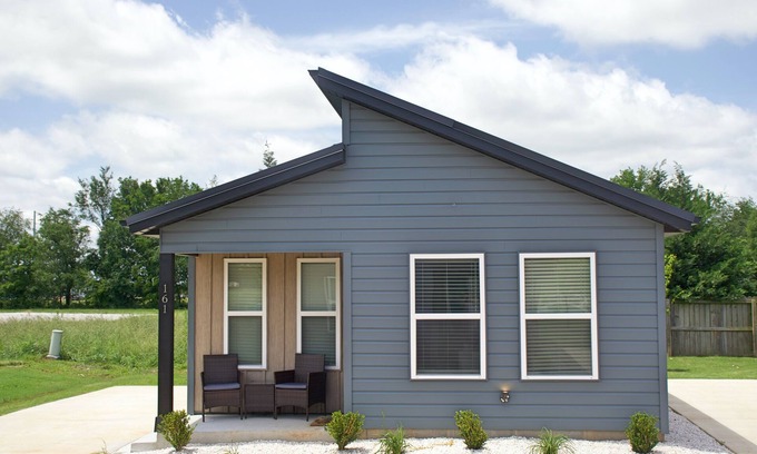 Centerton Casa | Tiny Home near MTB Trails, Wal-Mart HQ, Sleeps 6+