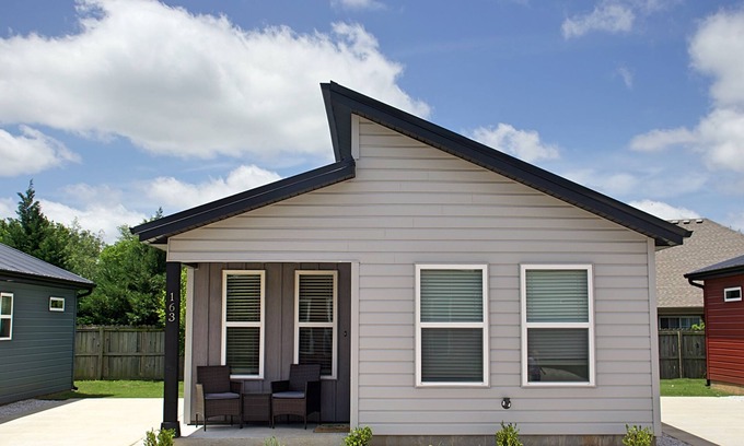 Centerton Casa | Tiny Home near MTB Trails, Wal-Mart HQ, Sleeps 6+