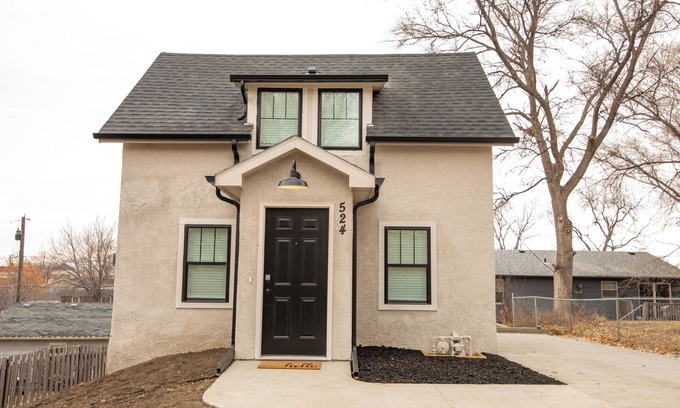 Sioux Falls Casa | Tiny Home on a Hill Close to Downtown, Sanford Premier Center and Airport