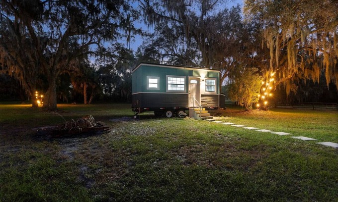 Kissimmee Apartamento | Tiny Home on Wheels! Firepit + Close to Disney!