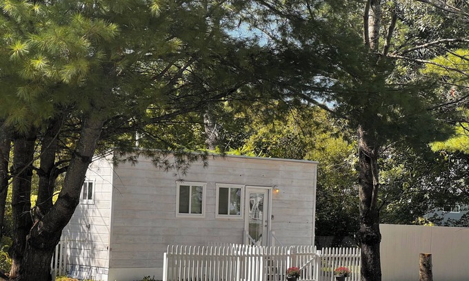 Farmington Falls Cabaña | Tiny Home ski Sugarloaf, Saddleback & Sunday River, pet friendly, furnished
