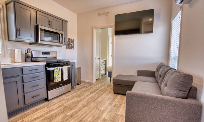 Ehrenberg Cabina | Tiny Home Sleeps 4 at Luxury RV Resort