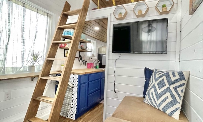 North Houston Casa | Tiny Home! With Great Layout! Unique Stay Nurses Welcomed