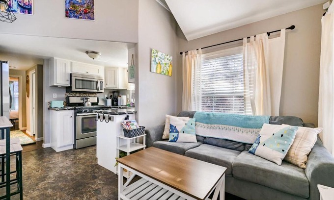 Woodland Park Casa | Tiny Home with Mountain Views BBQ & Family Perks
