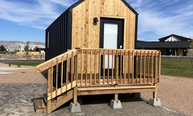 Grand Junction Casa | Tiny home with one queen bed on main floor.
