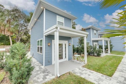 Downtown Dunedin Casa | Tiny Home with Pool in Heart of DT Dunedin