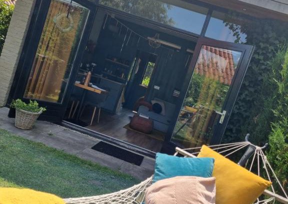 Stad aan 't Haringvliet Cama Y Desayuno | Tiny House in de Boomgaard