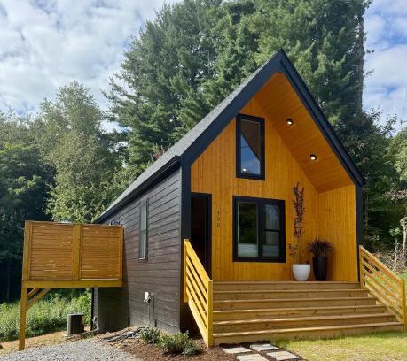 Waynesville Casa | Tiny House Comfort in the Heart of Waynesville