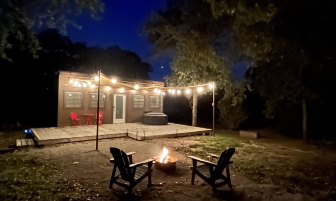 Ardmore Casa | Tiny House for two nestled under massive oaks in Southern Oklahoma.