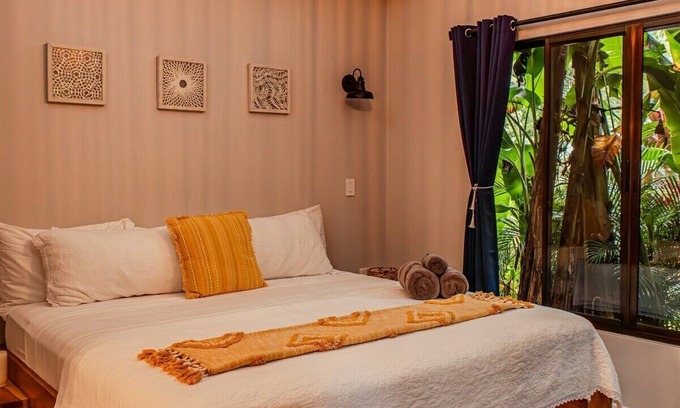 Palma Cabina | Tiny House in La Fortuna with Jacuzzi and Pool