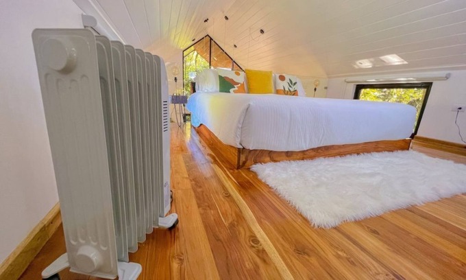 Sierra Cabina | Tiny House in the Forest, Hot tub, Fireplace, Forest View