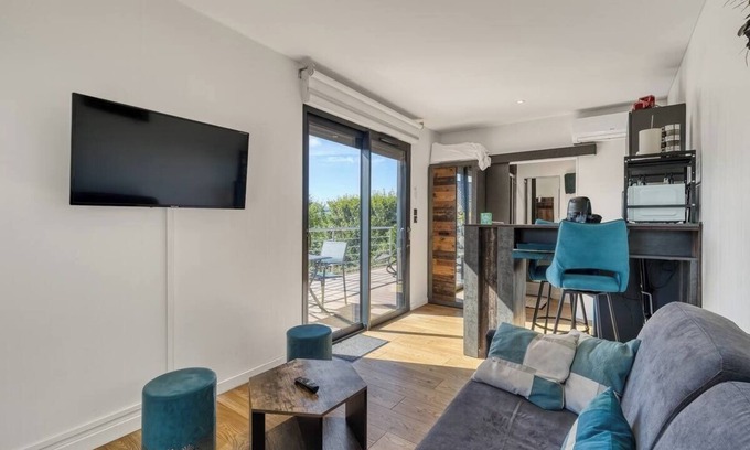 Aix-les-Bains Apartamento | Tiny House in the hills above Aix Les Bains, 20 minutes from skiing and 10 minutes from the lake!