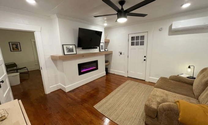 Norfolk Casa | Tiny House Near Beach & Naval Base - Privacy Fence