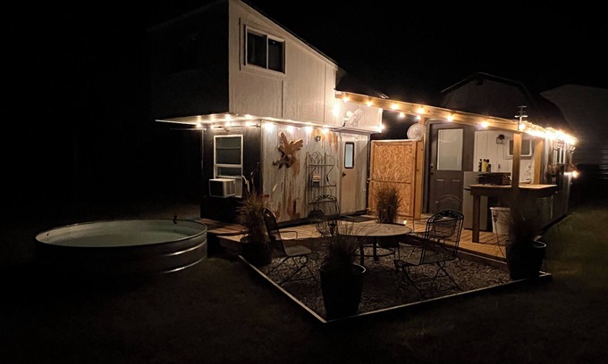 Ellisville Otro | Tiny house on small farm minutes away from HGTV's Hometown Laurel & Hattiesburg