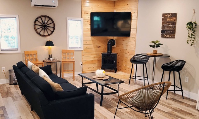 Comfort Apartamento | Tiny house (studio) and camper in campsite, accommodates 6 people total!