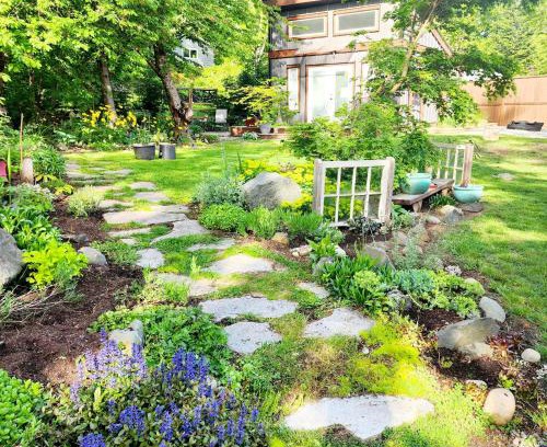 Campbell River Casa | Tiny House with HOT TUB, close to golf and hiking!